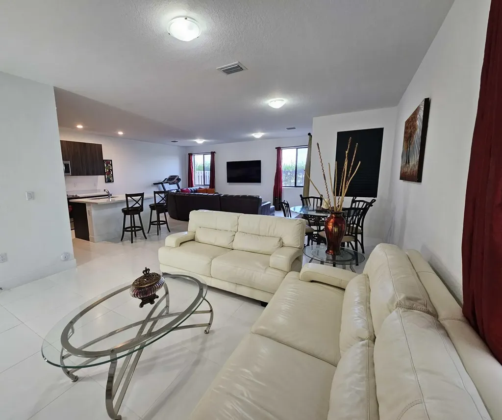 15743 SW 136th Terrace Miami FL 33196