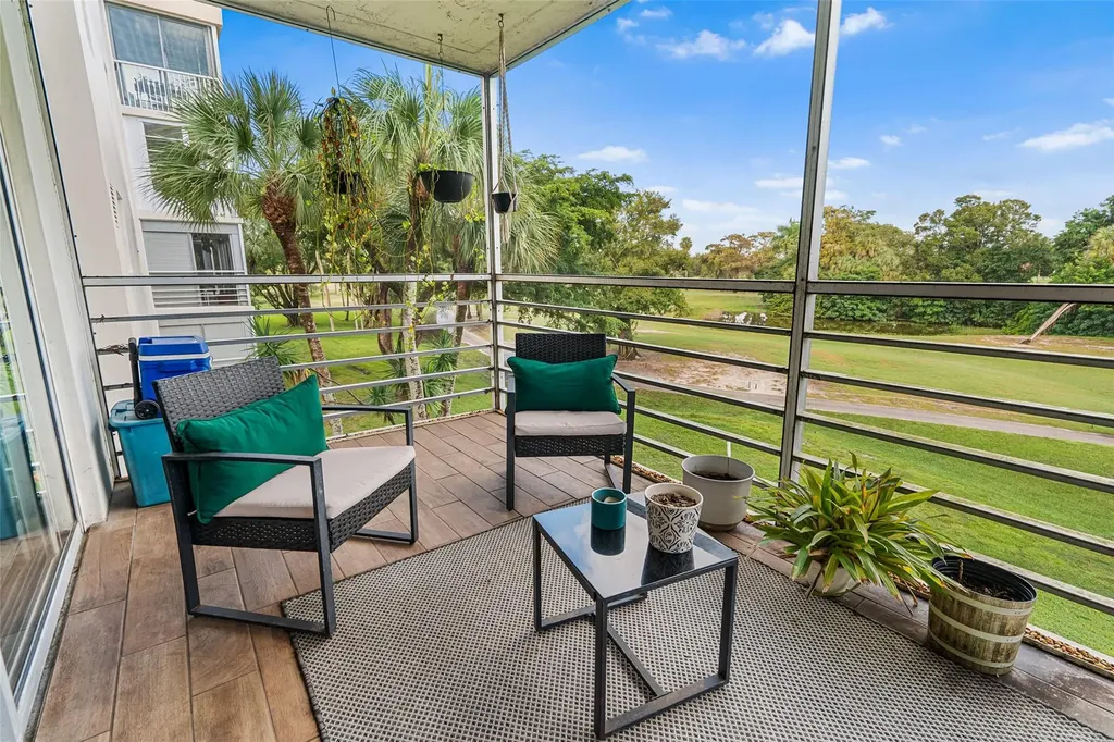 3930 Oaks Clubhouse Drive Pompano Beach FL 33069