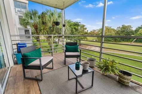 3930 Oaks Clubhouse Drive Pompano Beach FL 33069