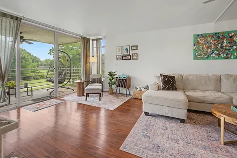 3930 Oaks Clubhouse Drive Pompano Beach FL 33069