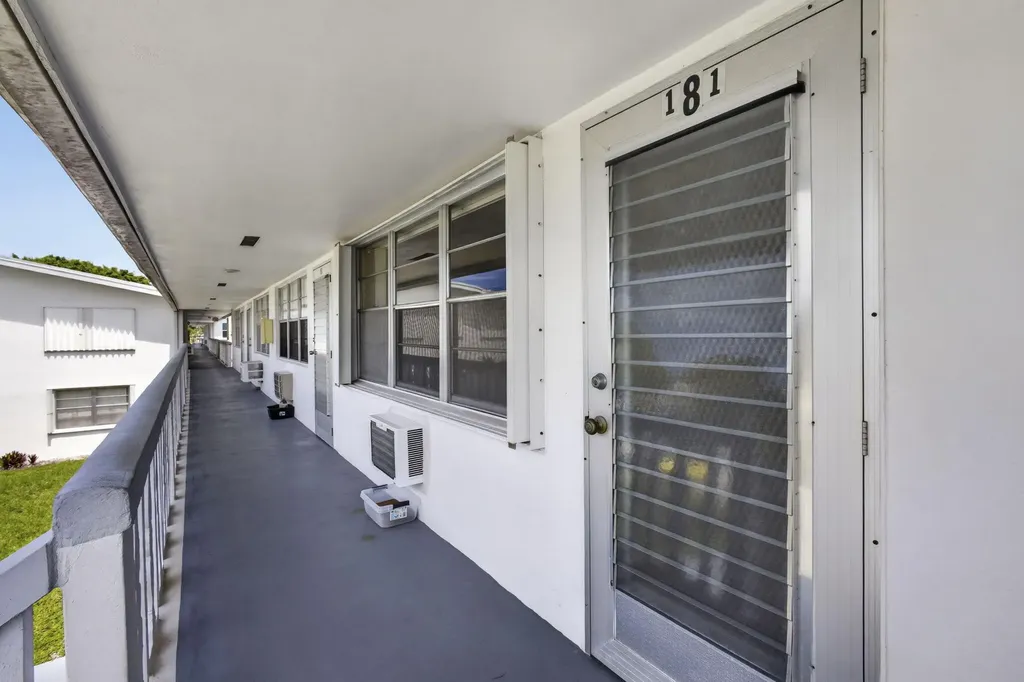 181 Bedford West Palm Beach FL 33417