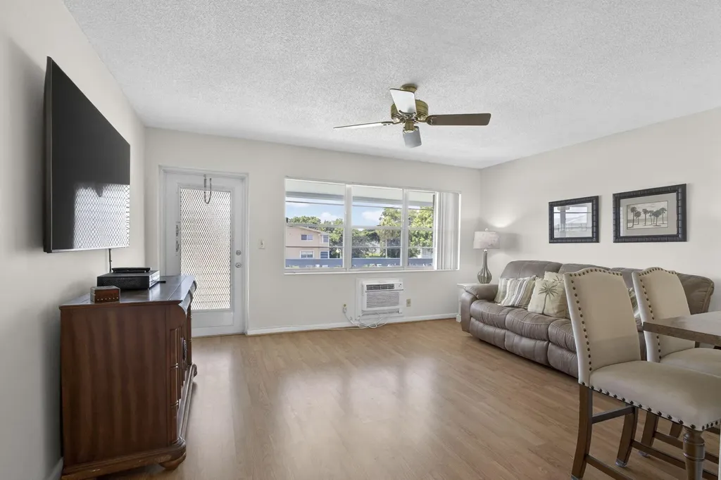 181 Bedford West Palm Beach FL 33417