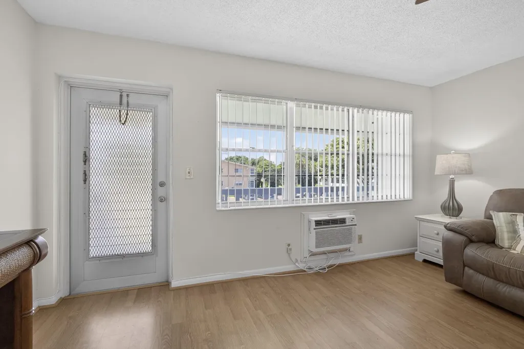 181 Bedford West Palm Beach FL 33417
