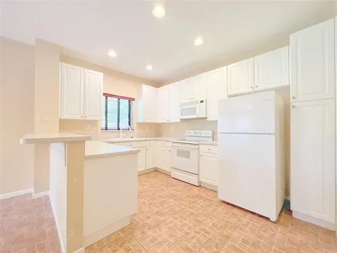 2132 NW 75th Way Pembroke Pines FL 33024