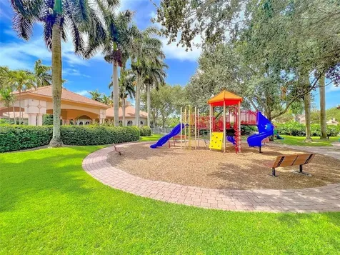2132 NW 75th Way Pembroke Pines FL 33024