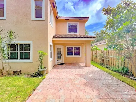 2132 NW 75th Way Pembroke Pines FL 33024