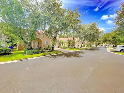2132 NW 75th Way Pembroke Pines FL 33024
