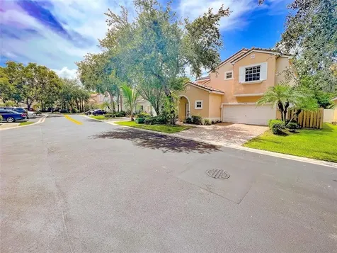 2132 NW 75th Way Pembroke Pines FL 33024