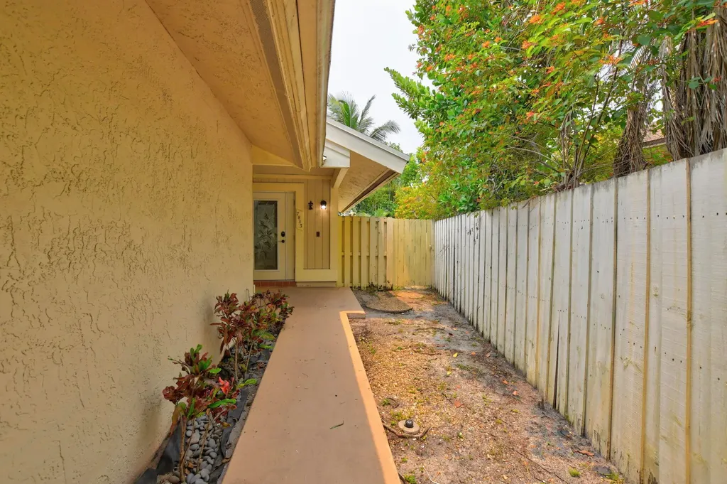 7813 Kenway Place W Boca Raton FL 33433