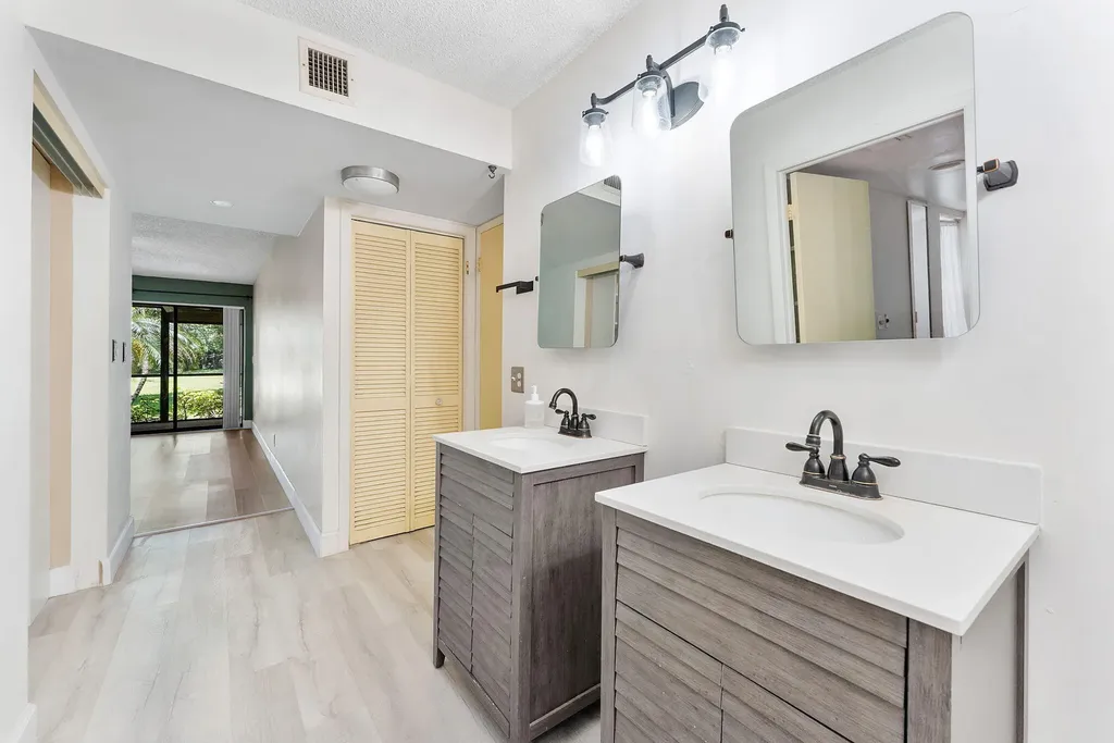 5800 Camino Del Sol Boca Raton FL 33433