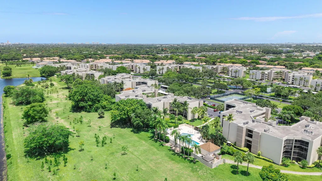 5800 Camino Del Sol Boca Raton FL 33433