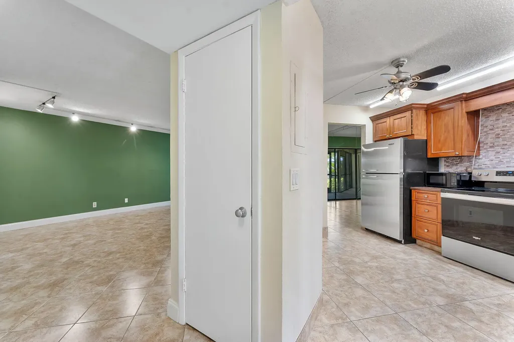 5800 Camino Del Sol Boca Raton FL 33433