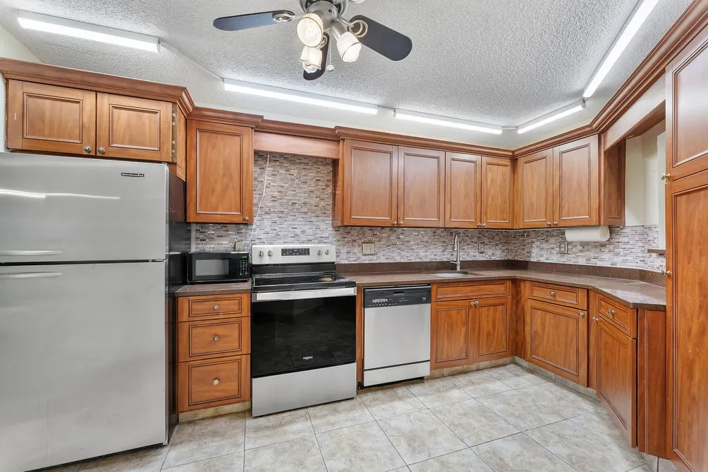 5800 Camino Del Sol Boca Raton FL 33433