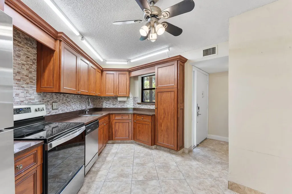 5800 Camino Del Sol Boca Raton FL 33433