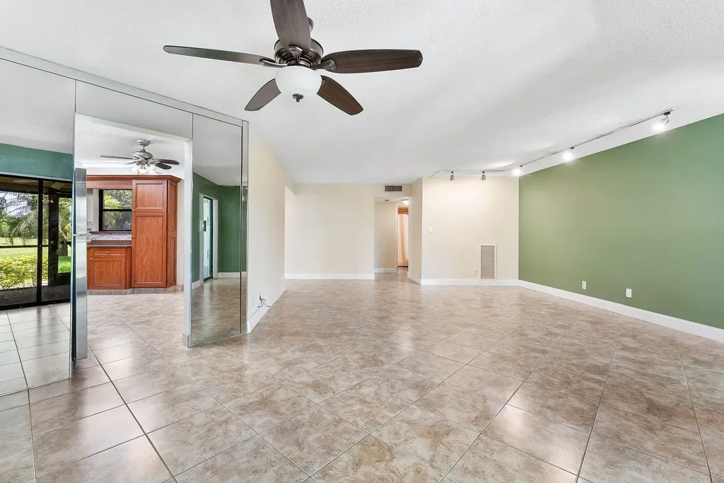 5800 Camino Del Sol Boca Raton FL 33433