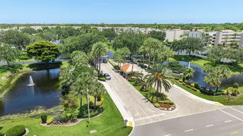 5800 Camino Del Sol Boca Raton FL 33433