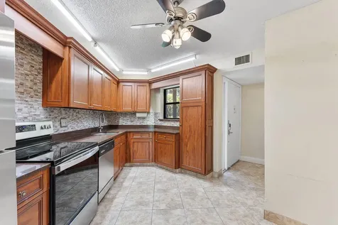 5800 Camino Del Sol Boca Raton FL 33433