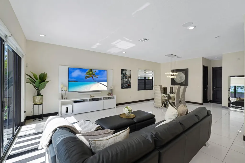 15451 NW 88th Avenue Miami Lakes FL 33018