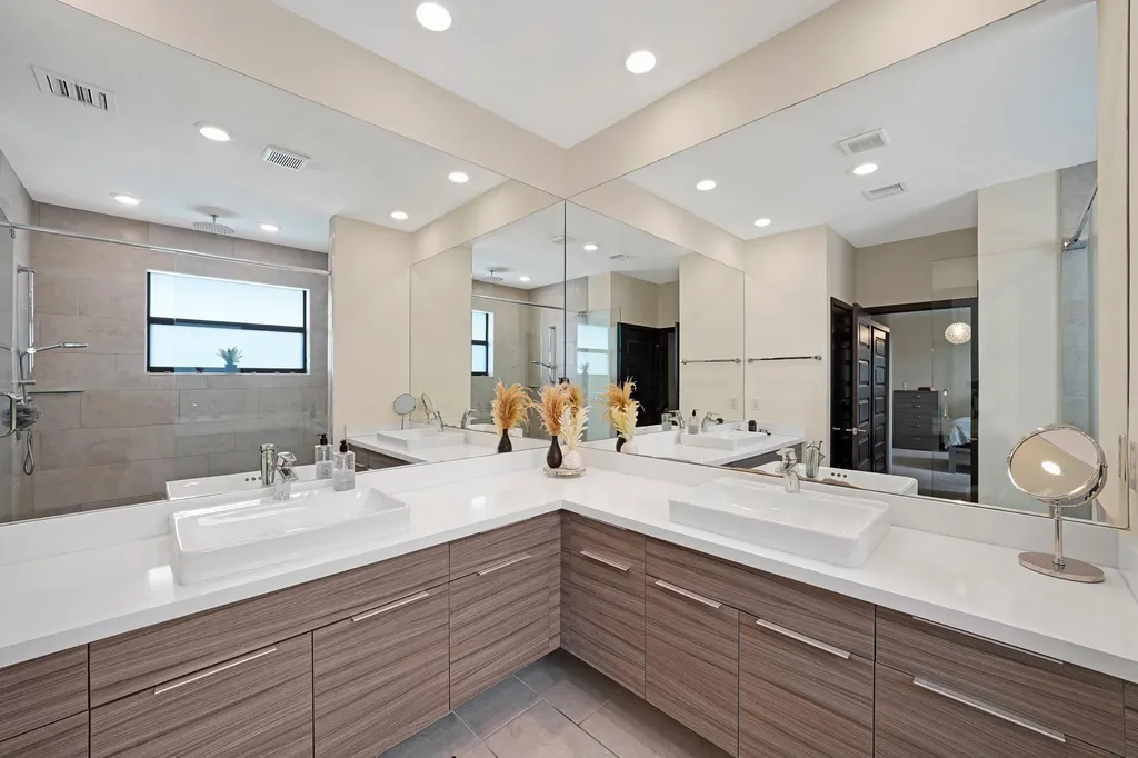 15451 NW 88th Avenue Miami Lakes FL 33018