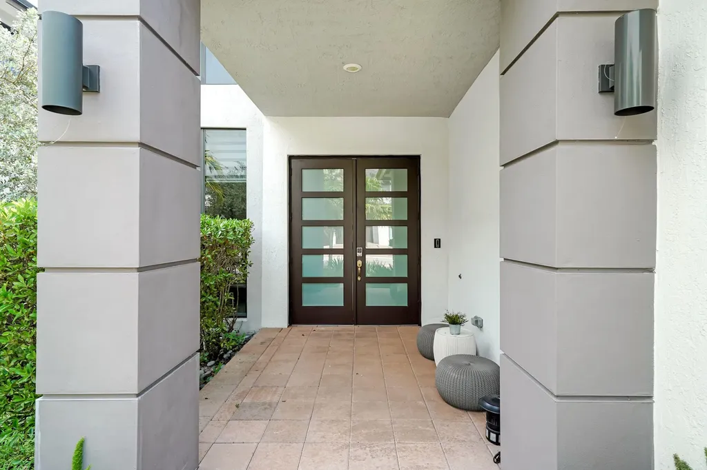 15451 NW 88th Avenue Miami Lakes FL 33018