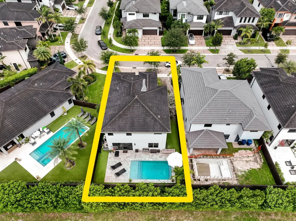 15451 NW 88th Avenue Miami Lakes FL 33018