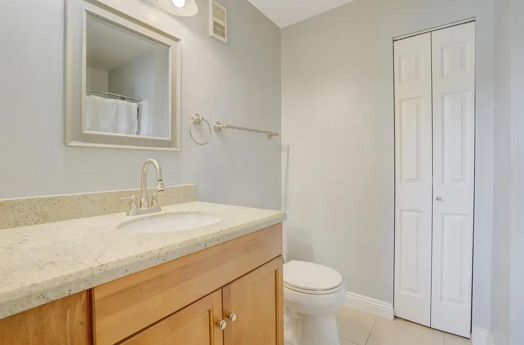 4855 Via Palm Lakes West Palm Beach FL 33417