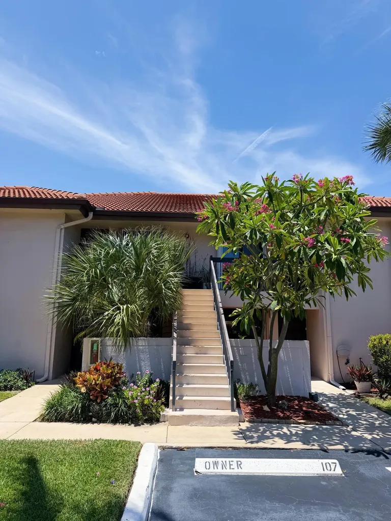 351 Club Circle Boca Raton FL 33487