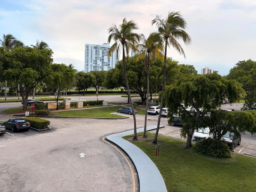 3625 N Country Club Drive Aventura FL 33180