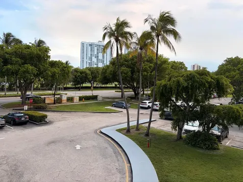 3625 N Country Club Drive Aventura FL 33180