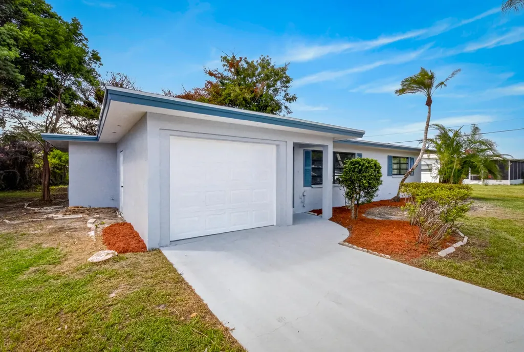 779 Lomas Street Port St Lucie FL 34952