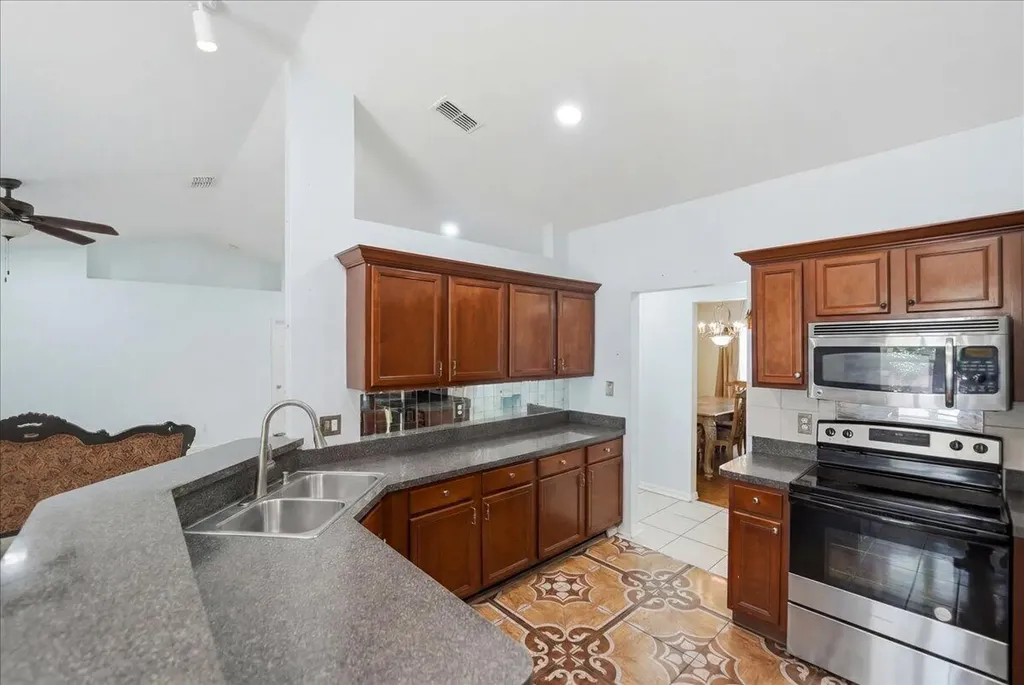 2418 SW Bayshore Boulevard Port St Lucie FL 34984