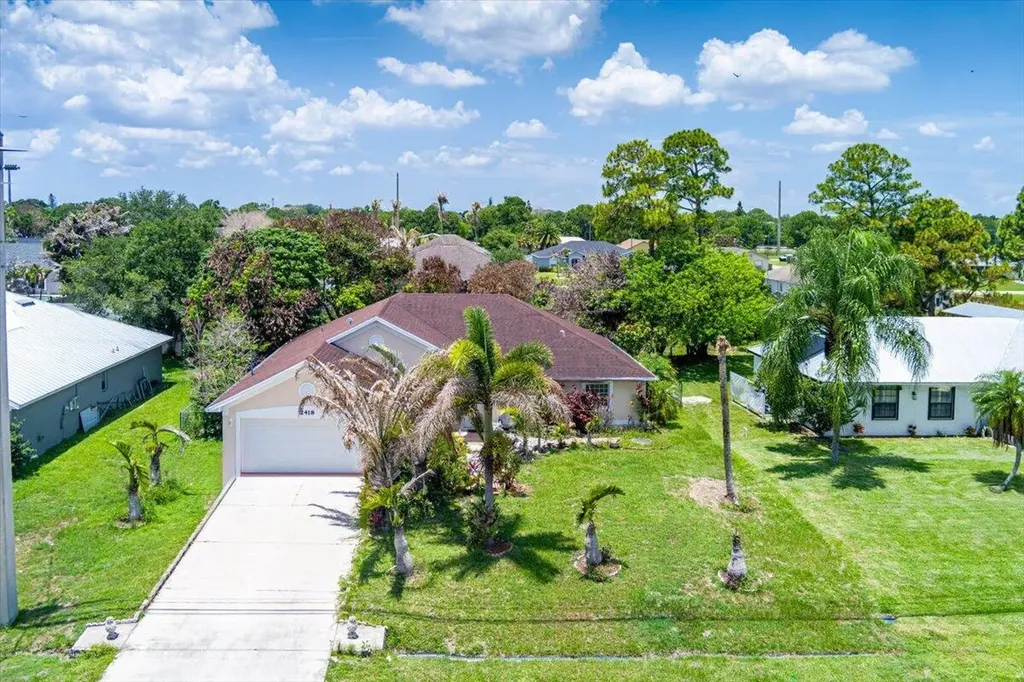 2418 SW Bayshore Boulevard Port St Lucie FL 34984
