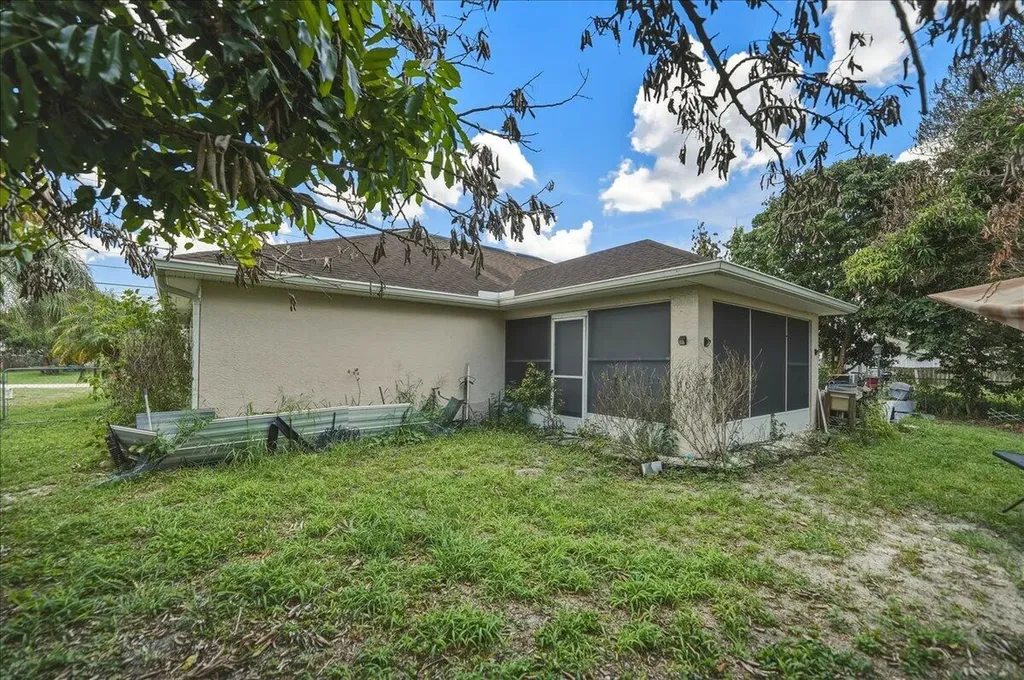 2418 SW Bayshore Boulevard Port St Lucie FL 34984