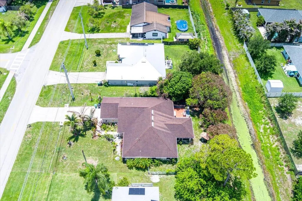 2418 SW Bayshore Boulevard Port St Lucie FL 34984
