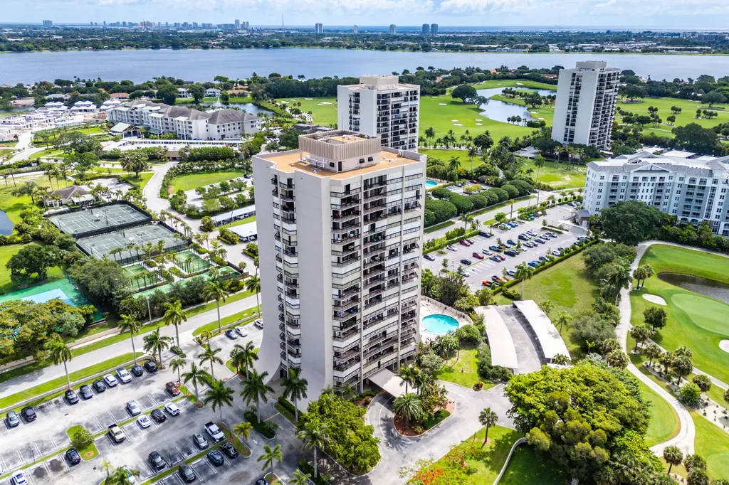2425 Presidential Way West Palm Beach FL 33401