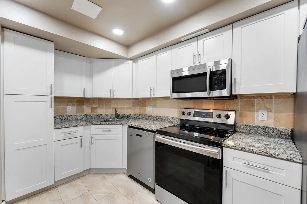 2425 Presidential Way West Palm Beach FL 33401