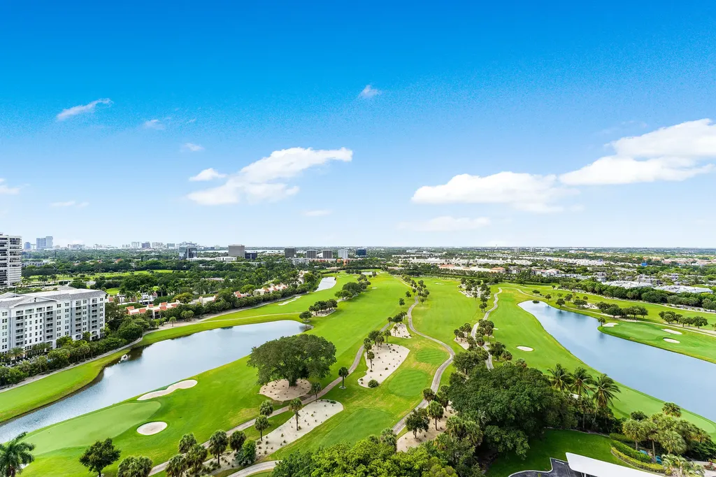 2425 Presidential Way West Palm Beach FL 33401