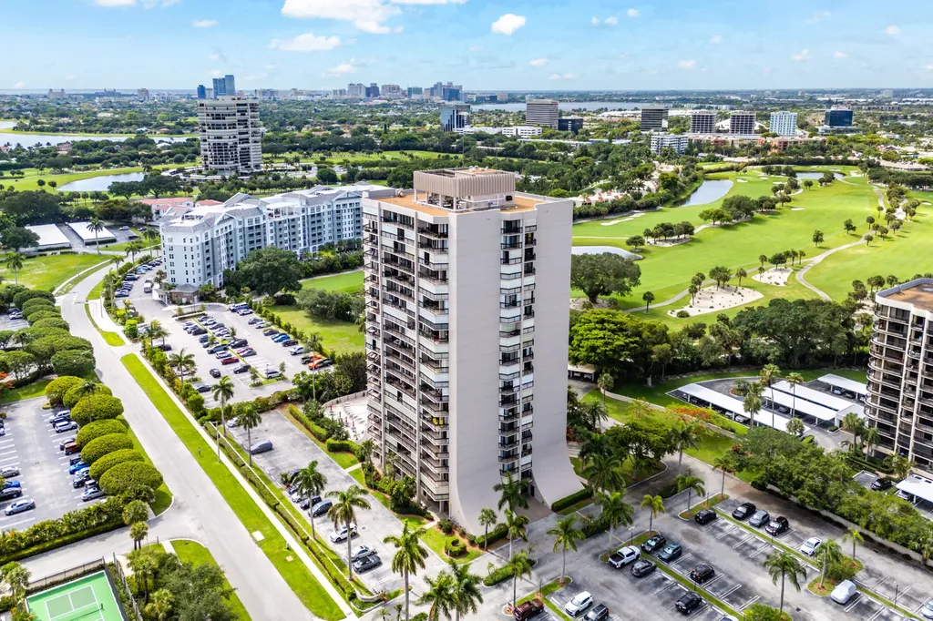 2425 Presidential Way West Palm Beach FL 33401