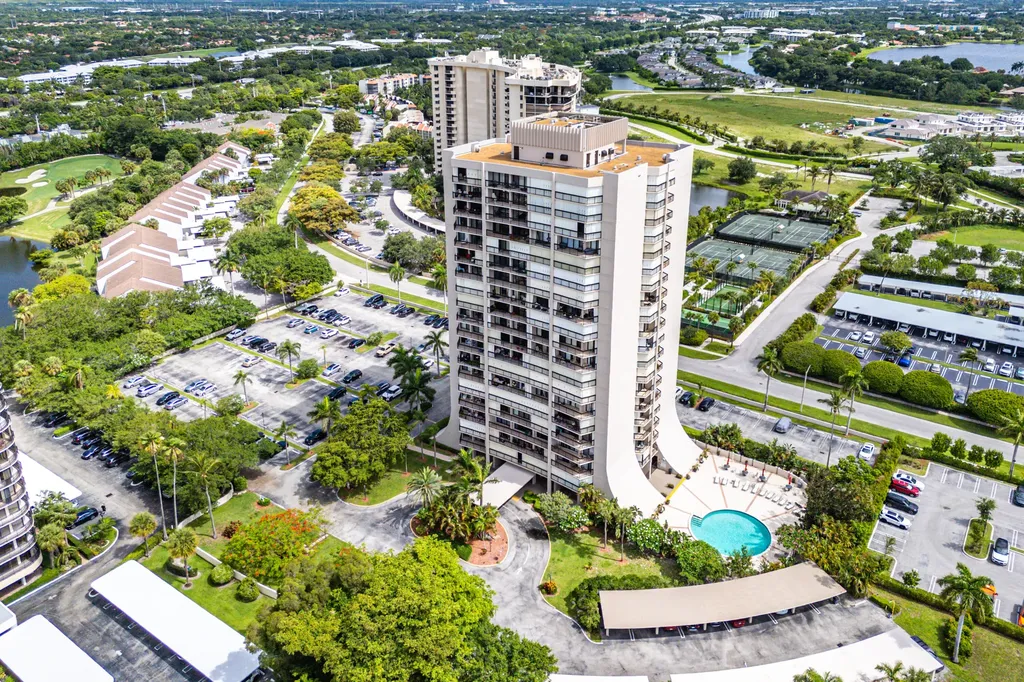 2425 Presidential Way West Palm Beach FL 33401