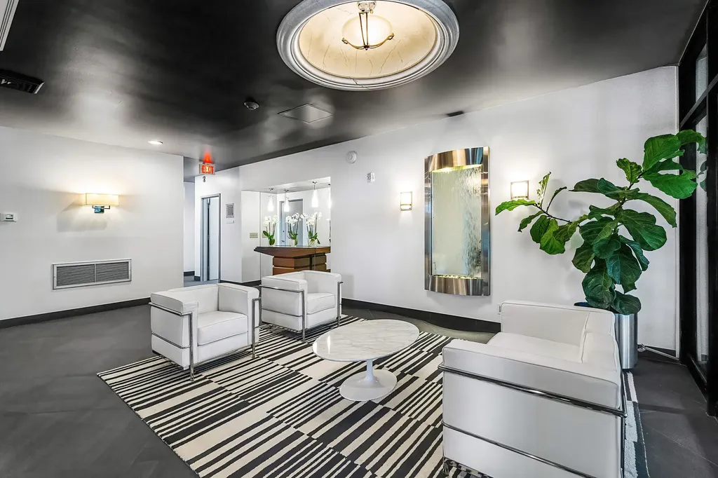 2425 Presidential Way West Palm Beach FL 33401