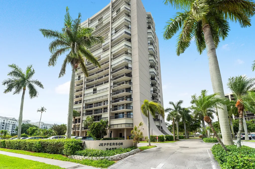 2425 Presidential Way West Palm Beach FL 33401