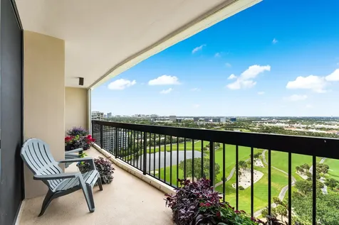 2425 Presidential Way West Palm Beach FL 33401