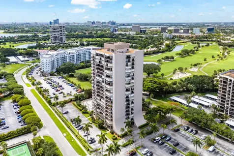 2425 Presidential Way West Palm Beach FL 33401