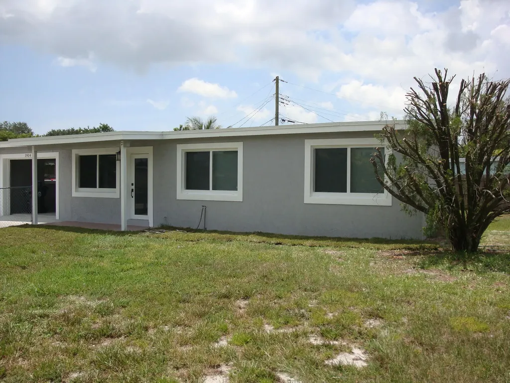 1914 Kudza Road West Palm Beach FL 33415