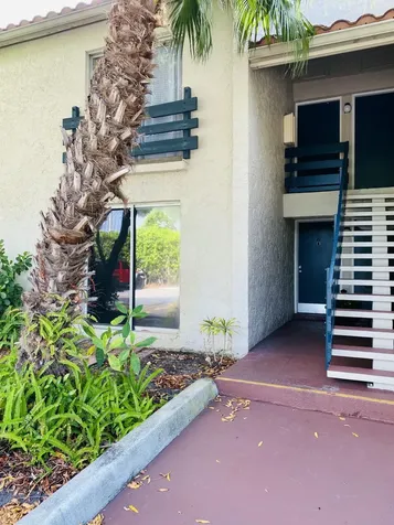 5268 NE 6th Avenue Oakland Park FL 33334