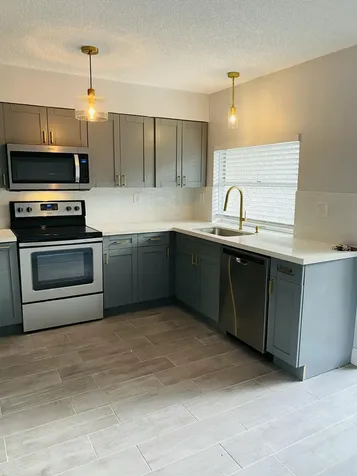 5268 NE 6th Avenue Oakland Park FL 33334