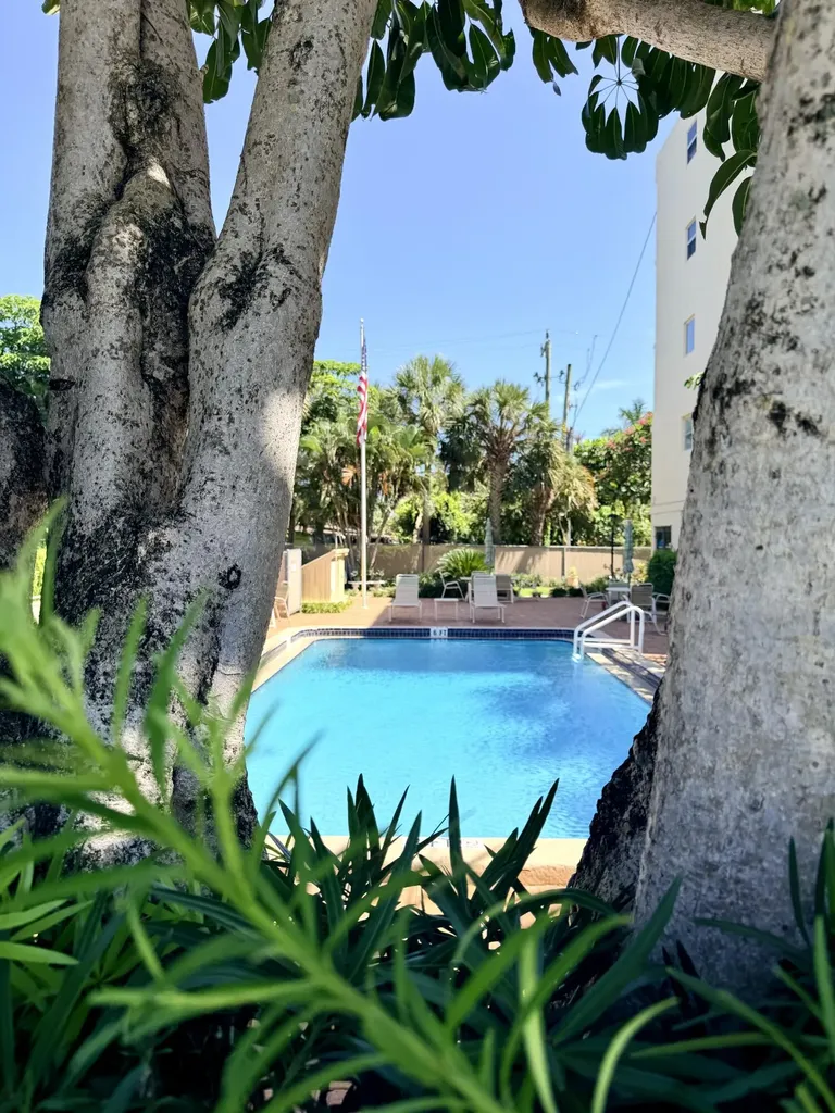2400 NE 10th Street Pompano Beach FL 33062