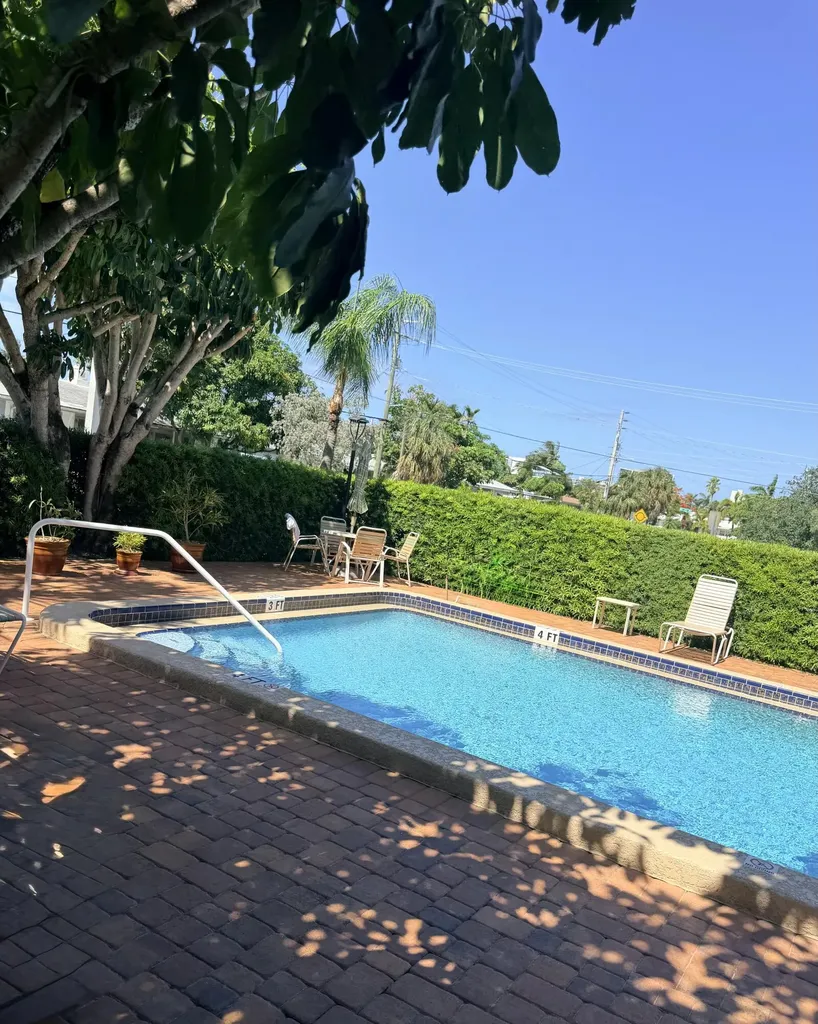 2400 NE 10th Street Pompano Beach FL 33062