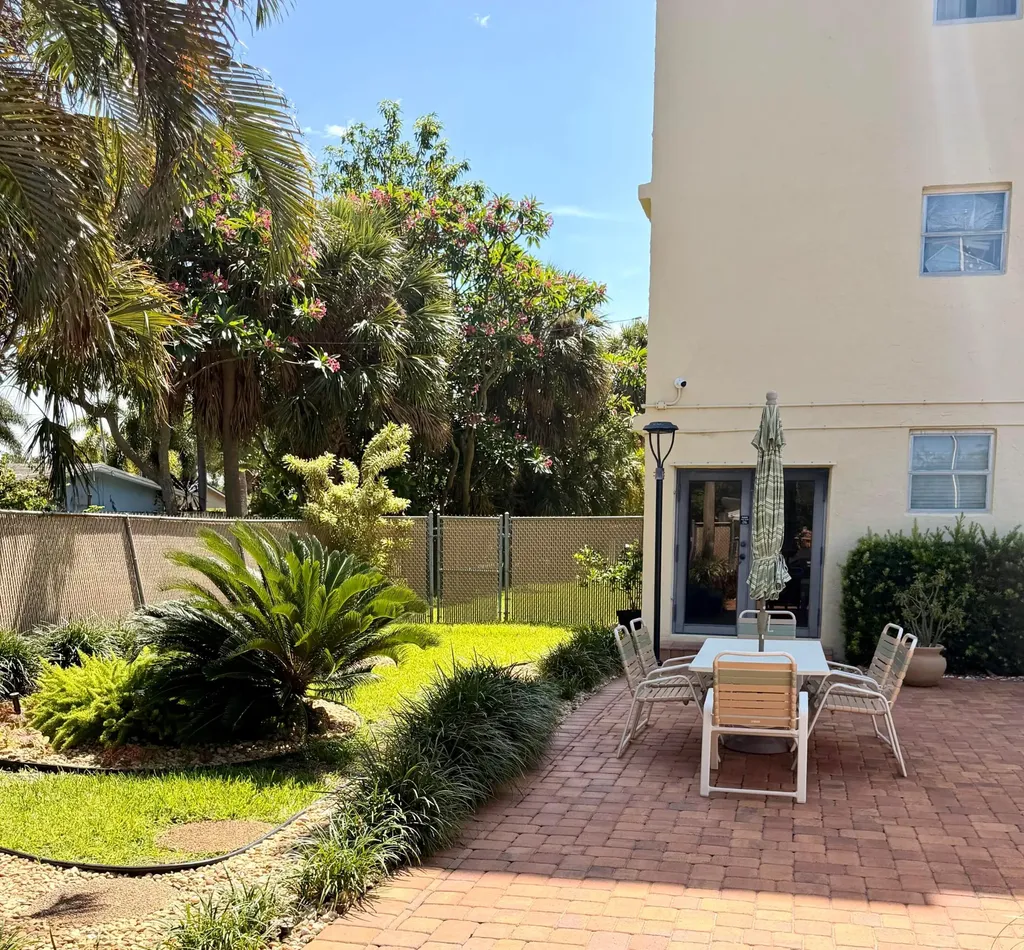 2400 NE 10th Street Pompano Beach FL 33062