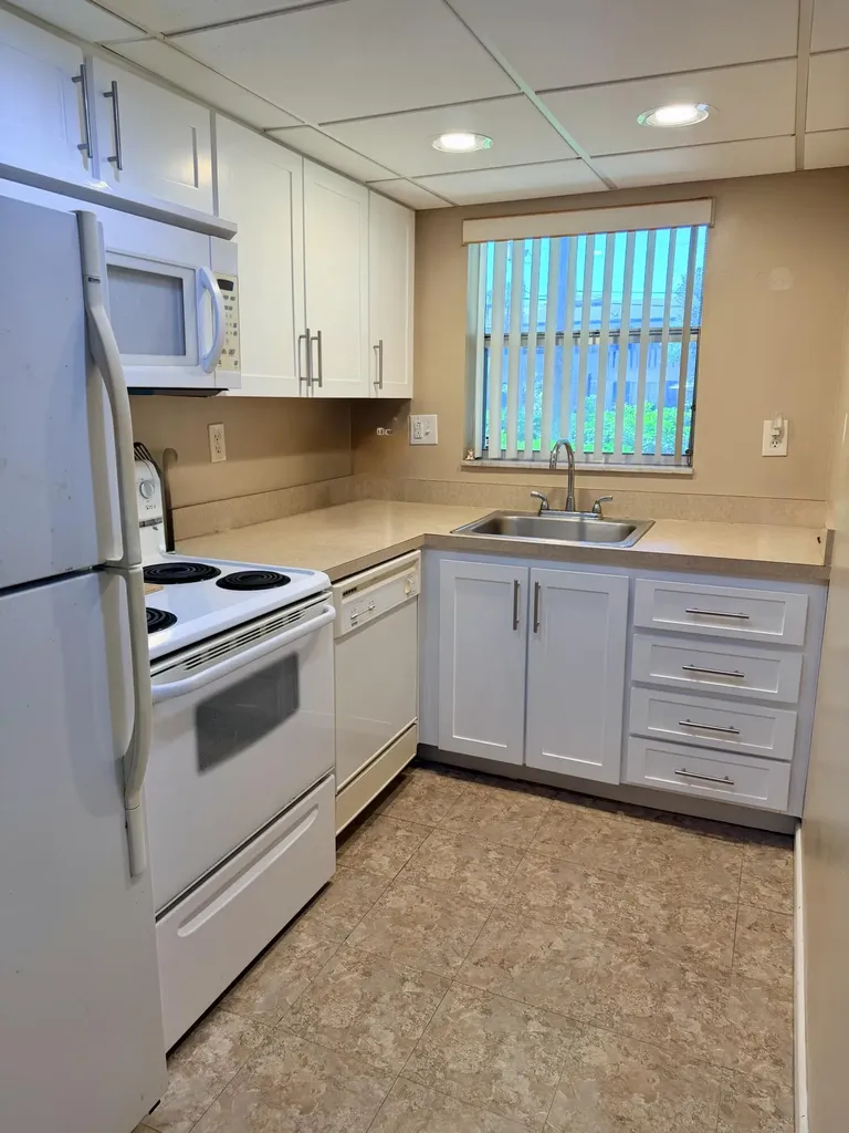 2400 NE 10th Street Pompano Beach FL 33062